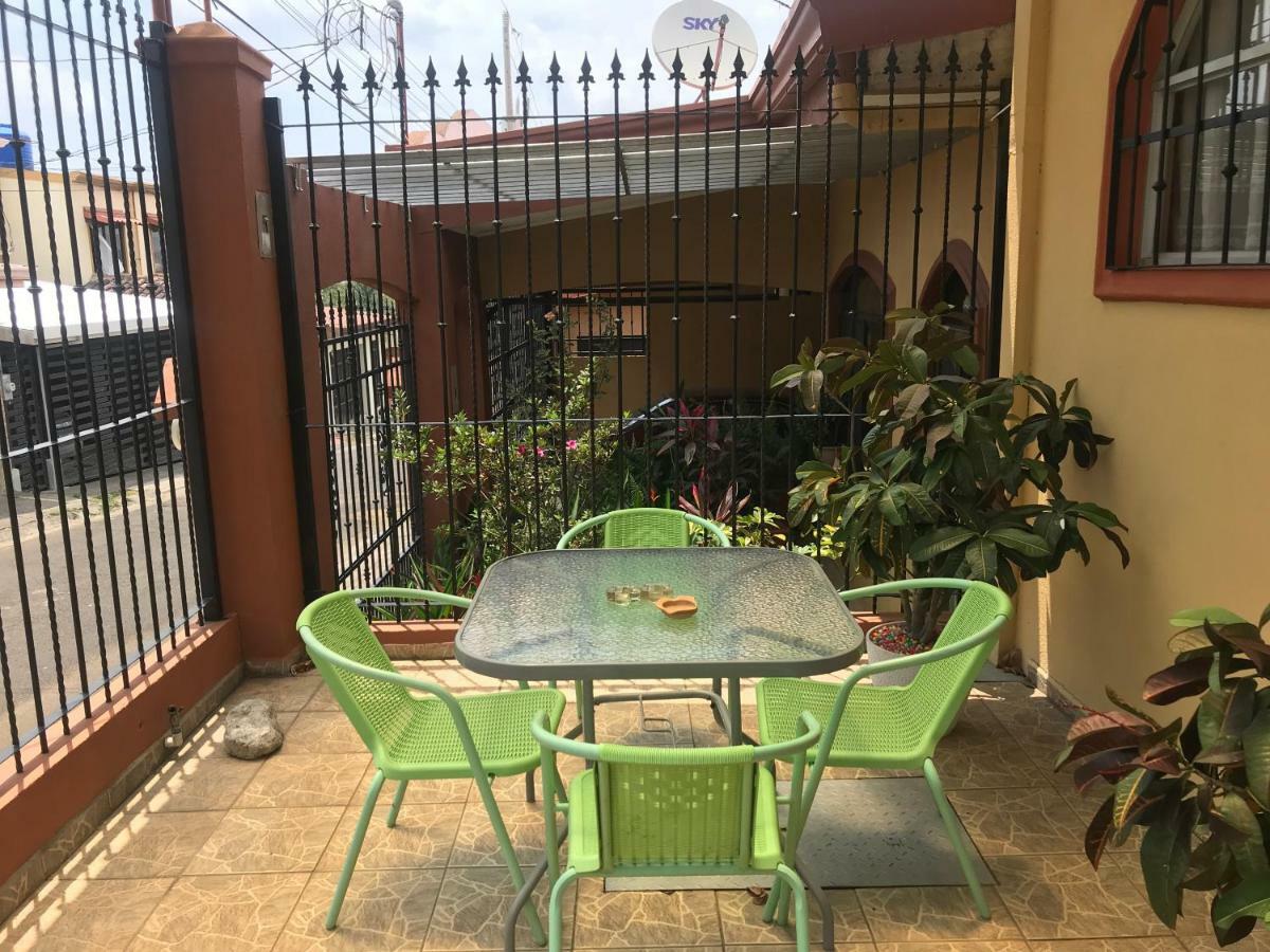 Casa Del Suizo Bed & Breakfast Desamparados  Exterior photo