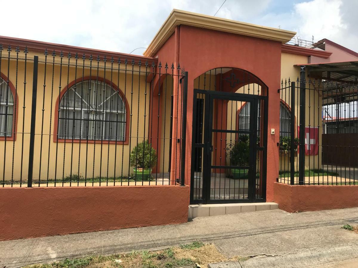 Casa Del Suizo Bed & Breakfast Desamparados  Exterior photo
